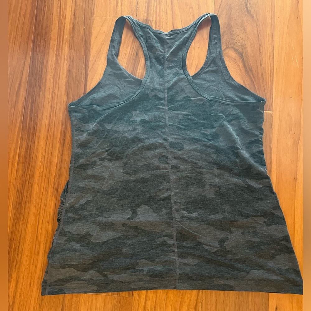GapFit army print racer back workout tank top size medium